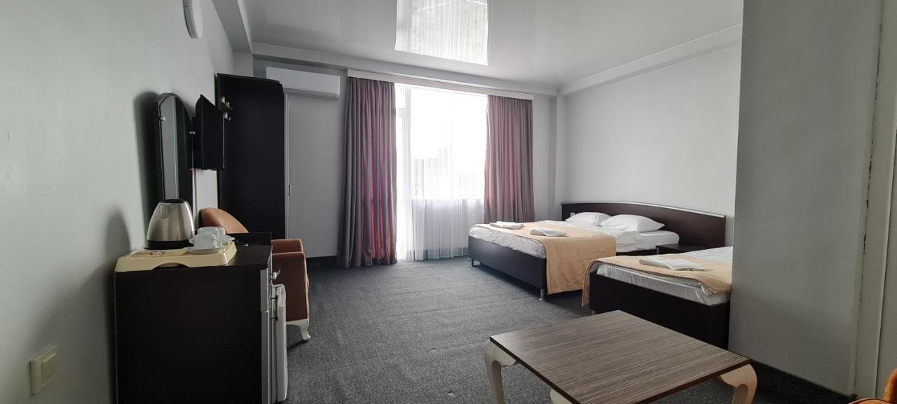 Hotel Genatsvale Батуми Екстериор снимка