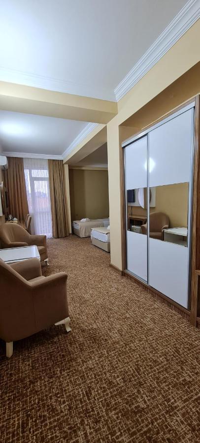 Hotel Genatsvale Батуми Екстериор снимка
