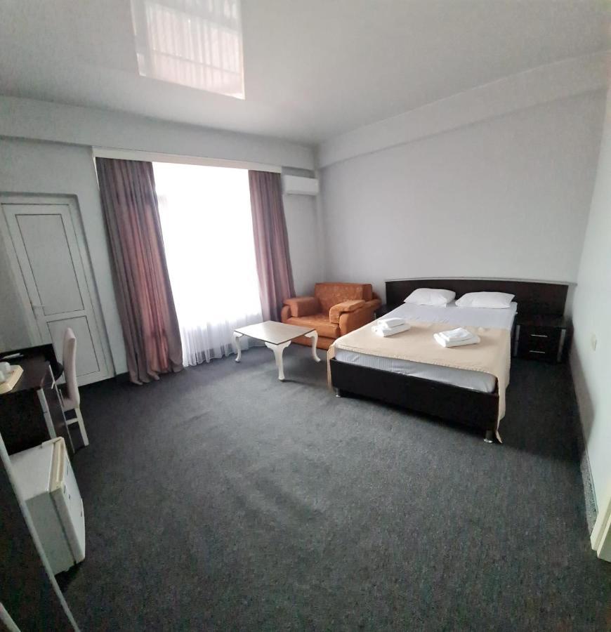 Hotel Genatsvale Батуми Екстериор снимка