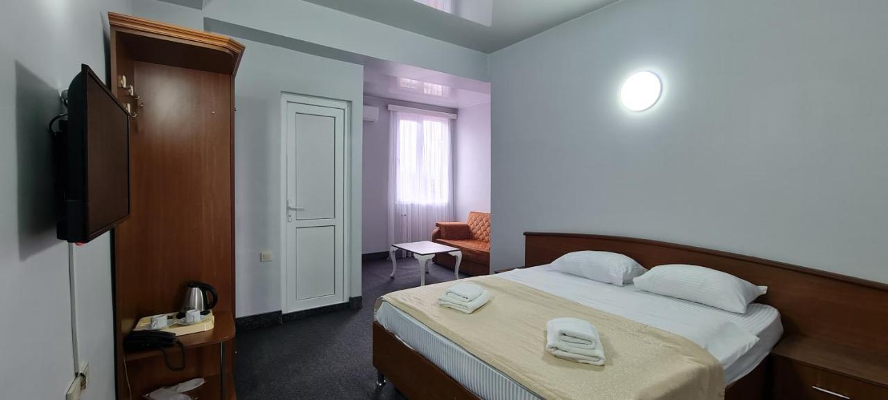 Hotel Genatsvale Батуми Екстериор снимка