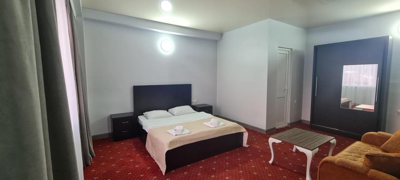 Hotel Genatsvale Батуми Екстериор снимка