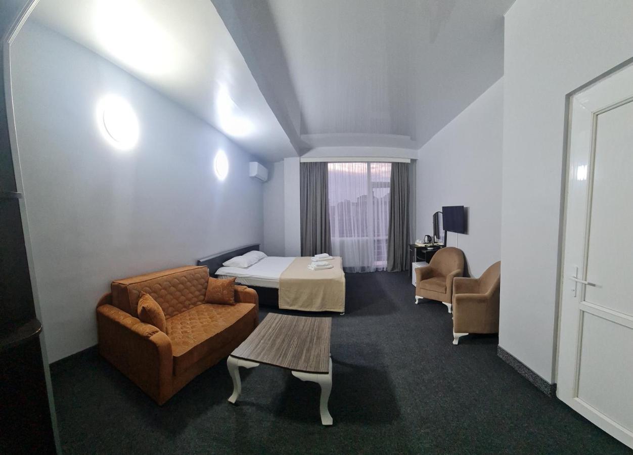 Hotel Genatsvale Батуми Екстериор снимка