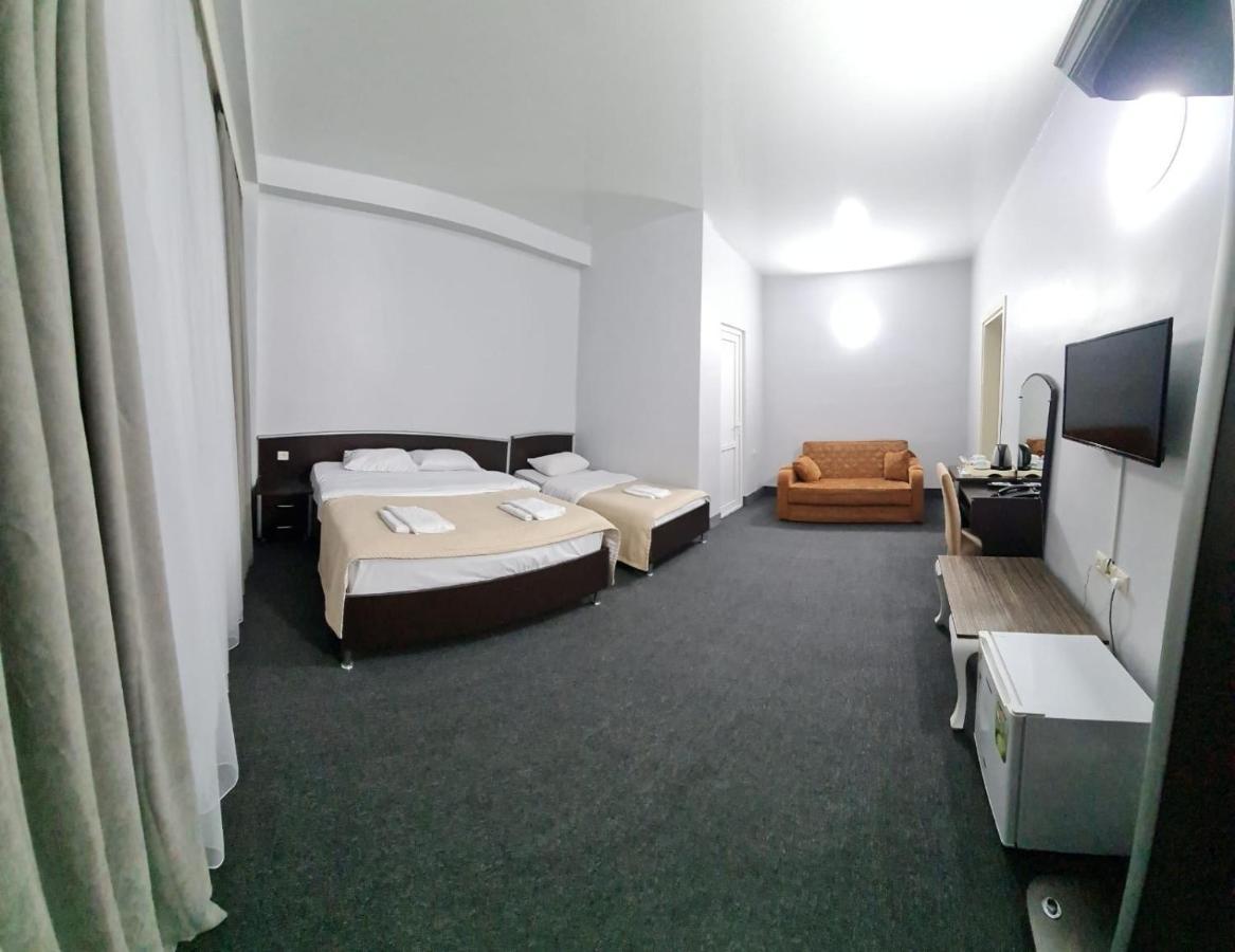 Hotel Genatsvale Батуми Екстериор снимка